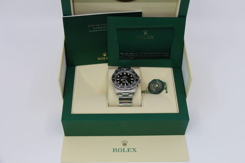 ROLEX SUBMARINER 124060 - NEW - Image 5
