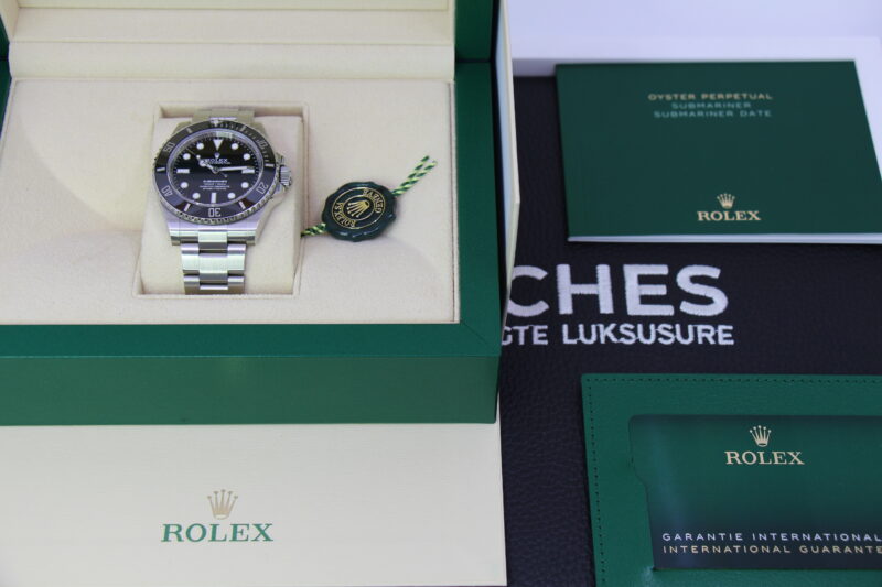 ROLEX SUBMARINER 124060 - LIKE NEW - Image 5