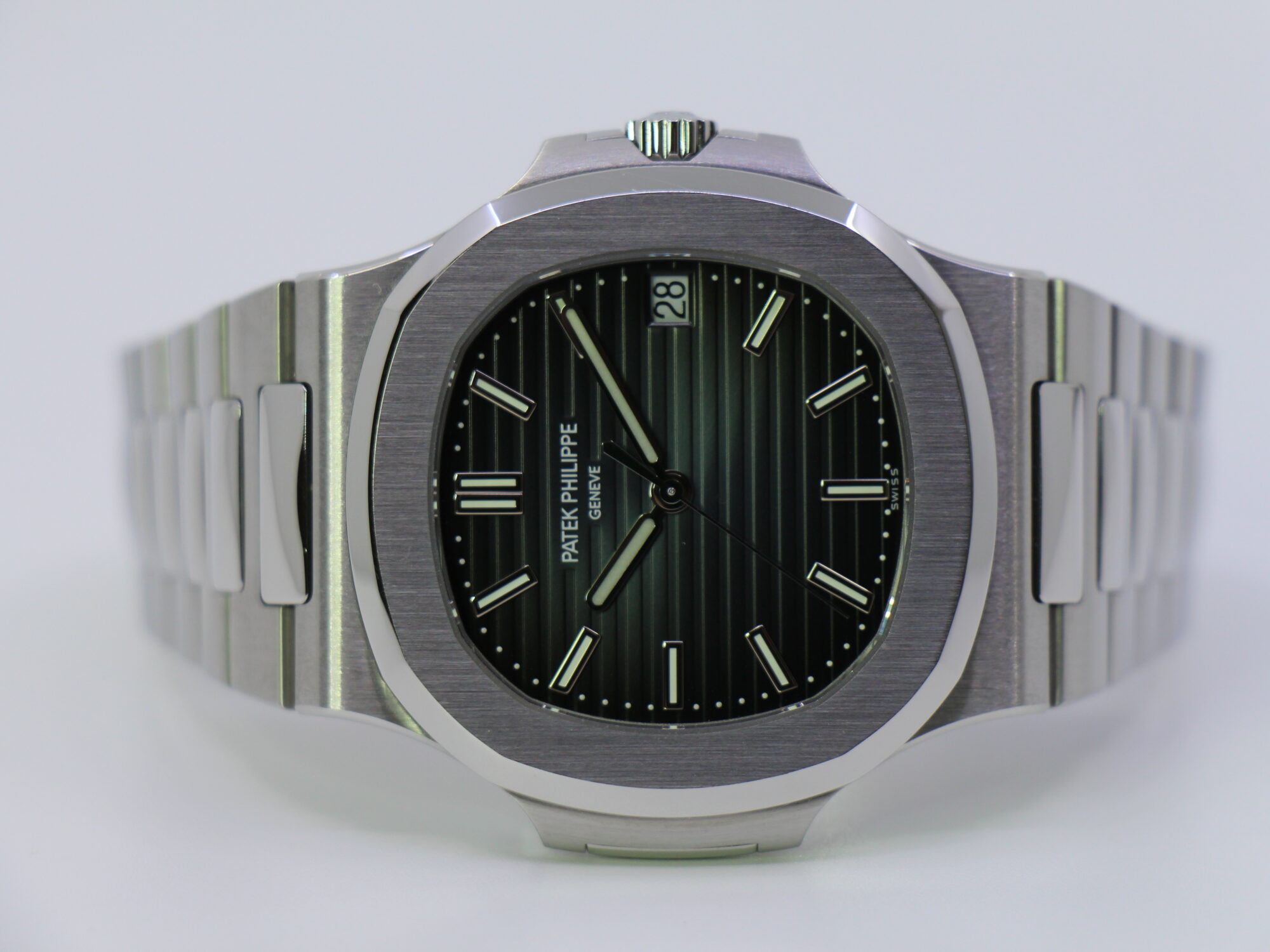 PATEK PHILIPPE NAUTILUS 5711/1A-010 - LIKE NEW 11/2020 *RESERVERET