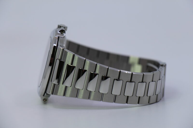 PATEK PHILIPPE NAUTILUS 5711/1A-010 - LIKE NEW 11/2020 - Image 2