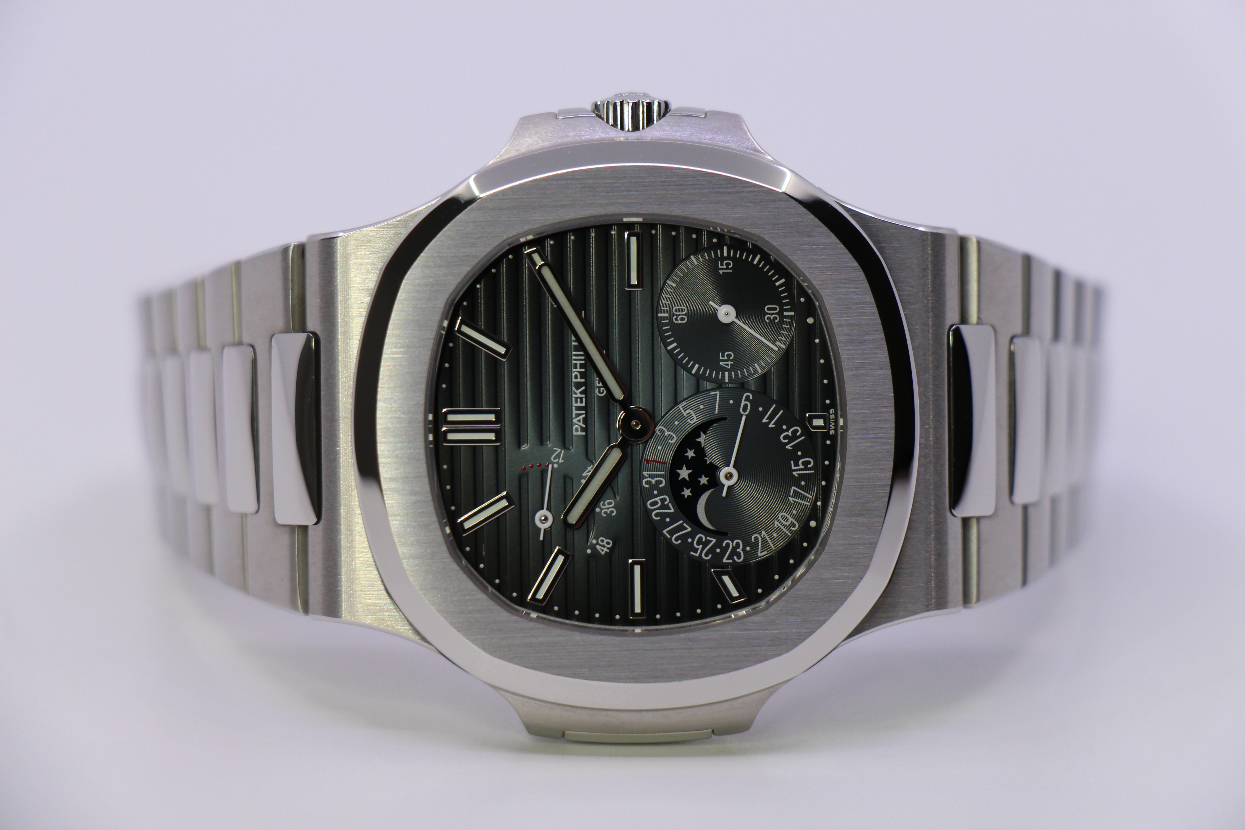 PATEK PHILIPPE NAUTILUS 5712/1A-001 - NEW *RESERVERET
