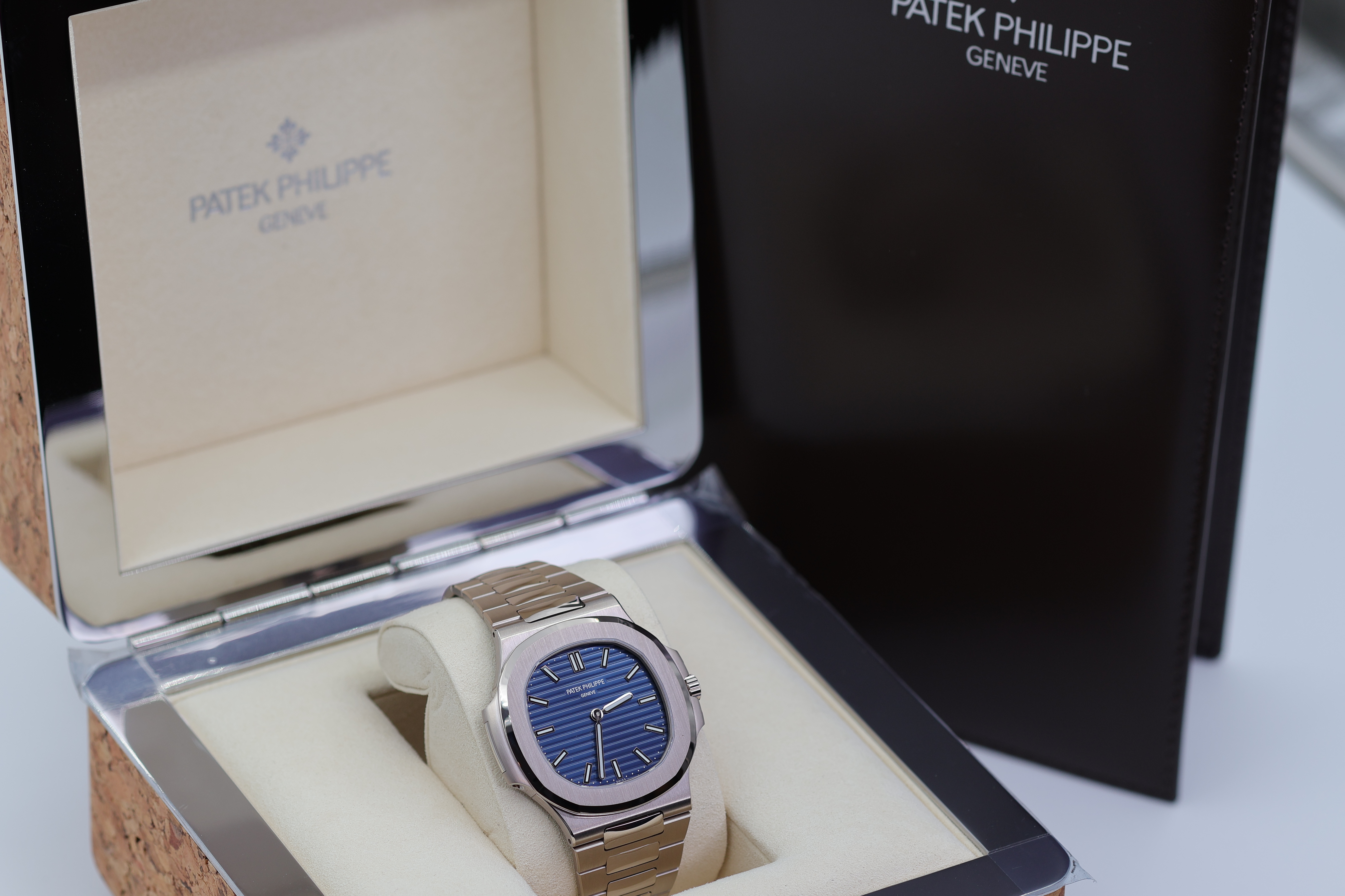 PATEK PHILIPPE NAUTILUS 5810/1G-001 50TH ANNIVERSARY - NEW - Billede 6