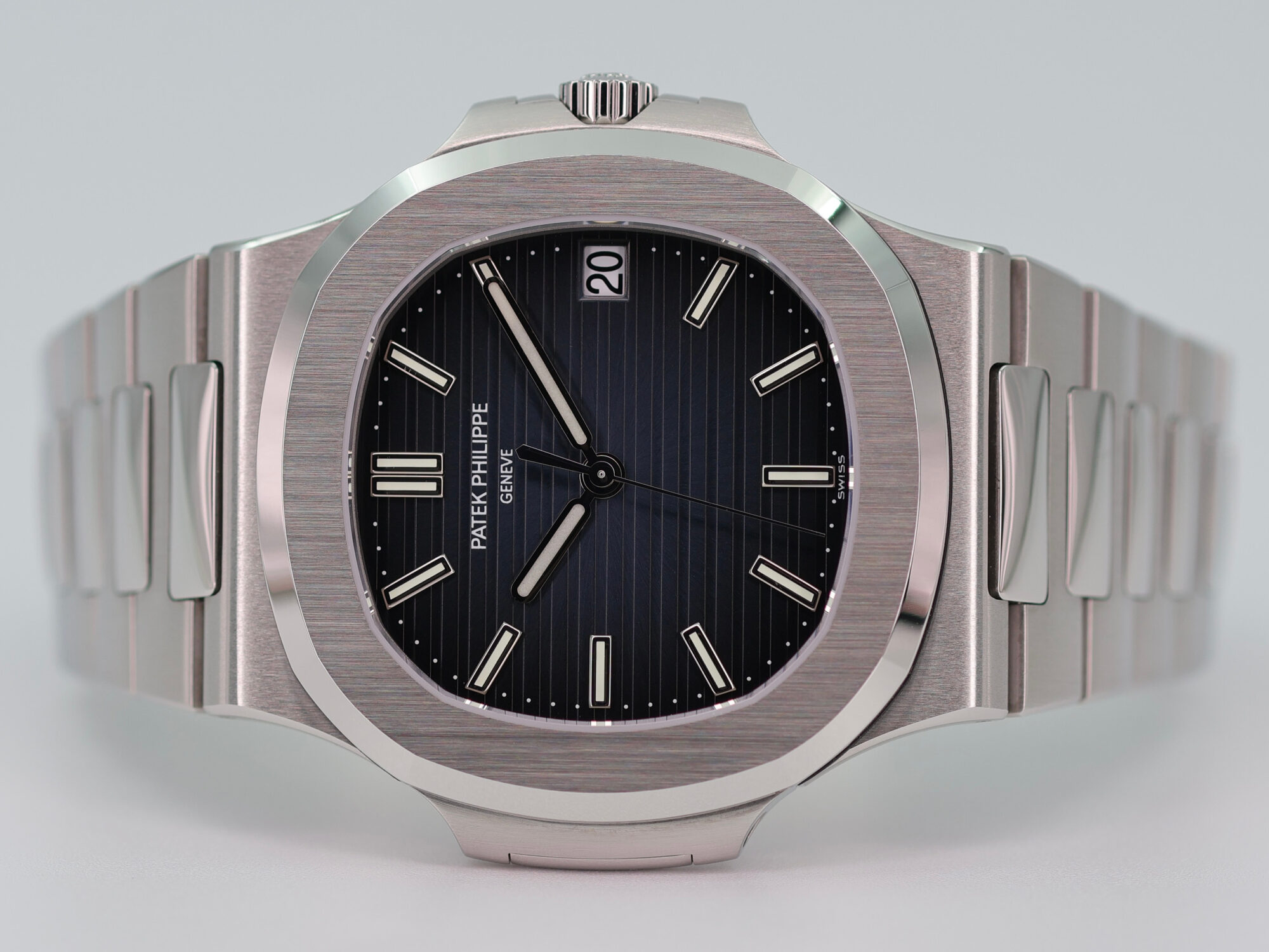 PATEK PHILIPPE NAUTILUS 5711/1A-010 - LIKE NEW *RESERVERET